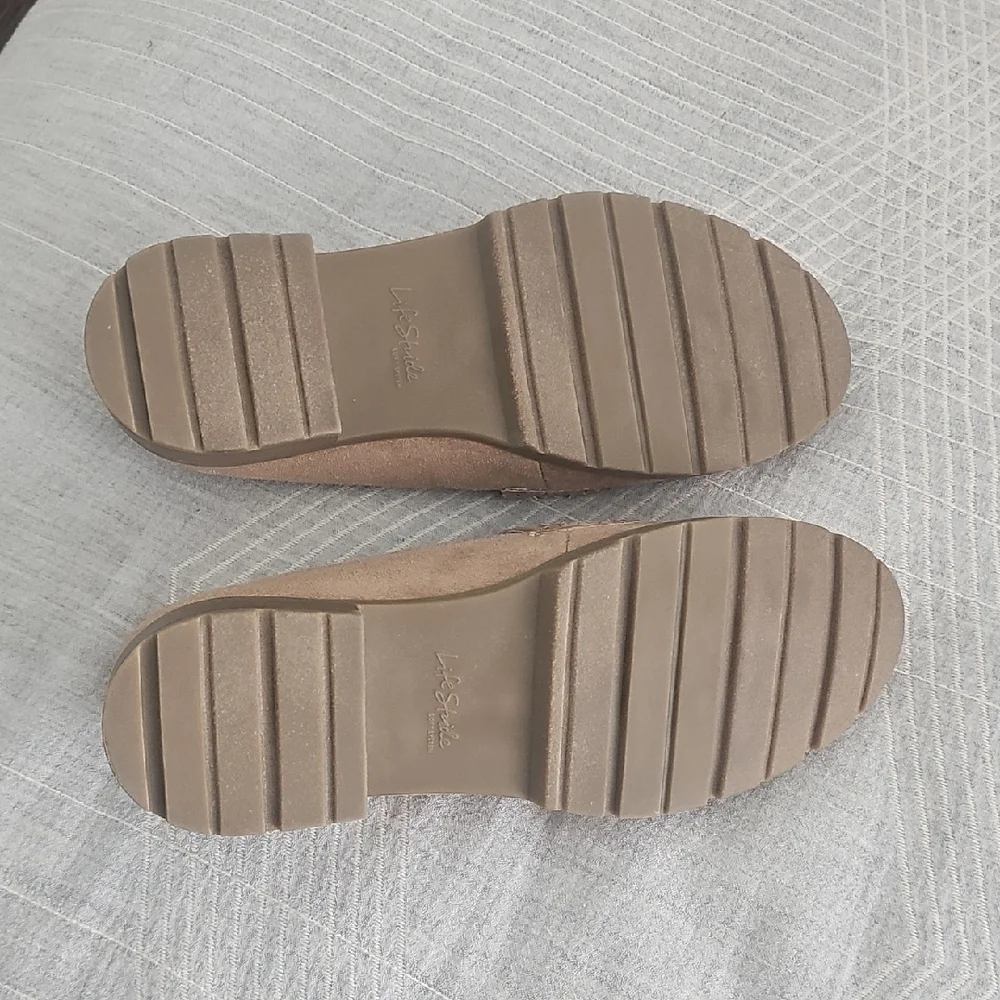 NWOB Life Stride Women's Tan Loafers